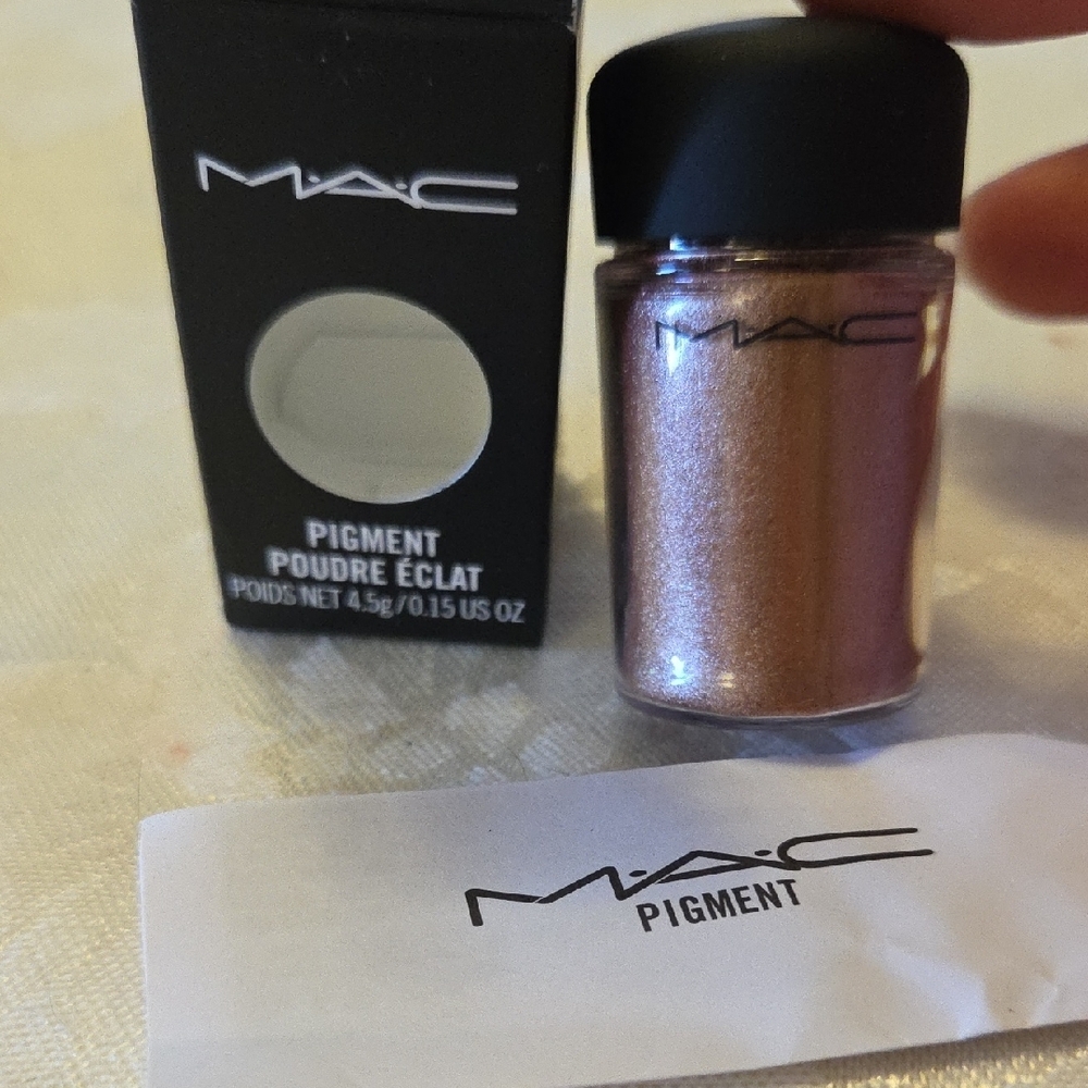 MAC Cosmetics Pigment Powder in Shimmering Gold - Picture 2 of 2